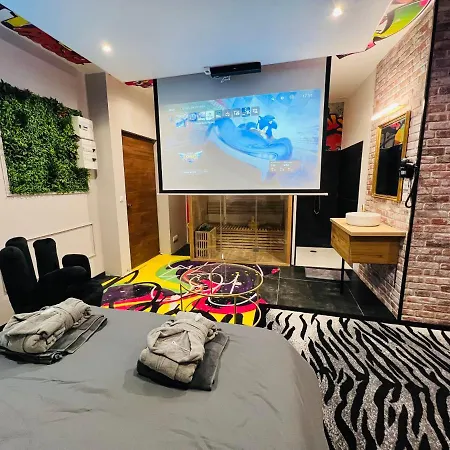 Capsule Street Art - Sauna- Jacuzzi - Playstation 5 - Billard - Netflix - Cinema - Terrasse Apartment Douai